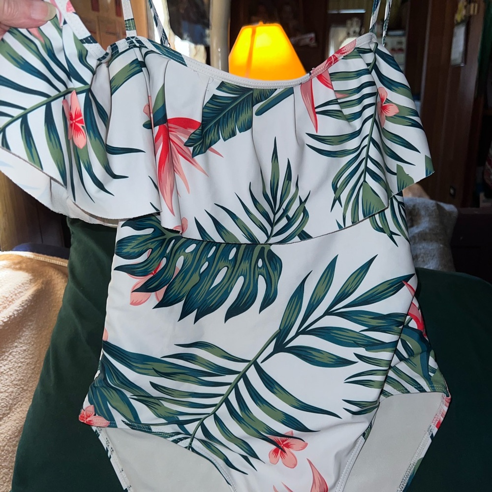 SHEIN LADIES SWIMSUIT SIZE M
